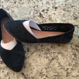 TOMS black flats pointed toe